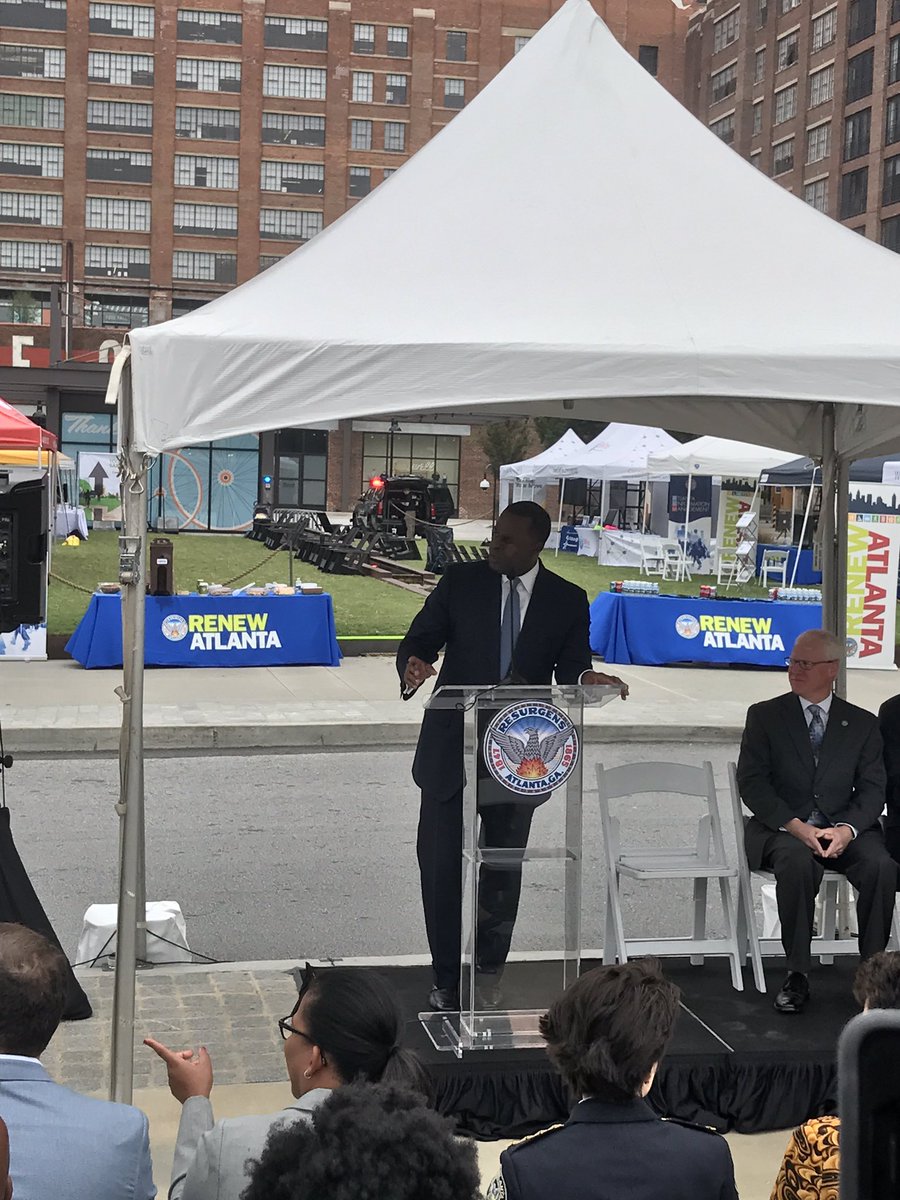 Mayor Reed: The North Ave. #SmartATL ribbon cutting all about ensuring Atlanta is "first to the future" &amp; a national Smart Cities leader.