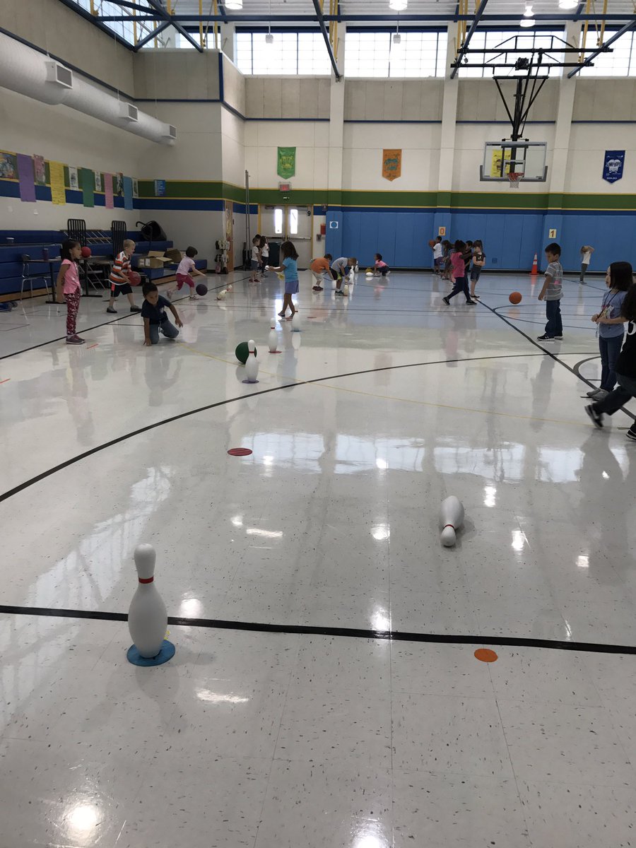 MelisCarmichael's tweet photo. PinHit with Kinder! #workhardplayhard #mmv10yearsofawesomness #RCISDJoy @RoyseCityISD @MissMayVernon @ShannonHayesMMV @MMV_Antony https://t.co/rXVHQFGqFs