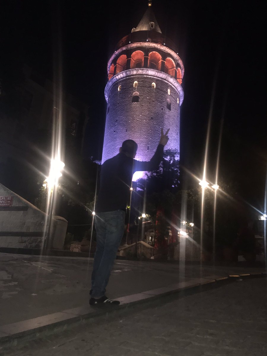 Yüzüm kime dönük olursa olsun yüreğim hep sana dönük olacak...'''