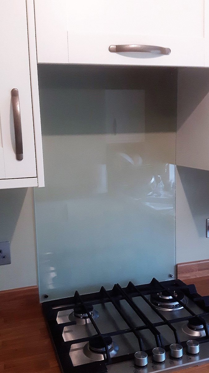 SHEPWAYGLASS's tweet photo. Splashbacks are the perfect way of protecting your wall from food and grease whilst cooking. #frostedsplashback #splashbacks #glasssolutions https://t.co/G3Z3Y2ol1A