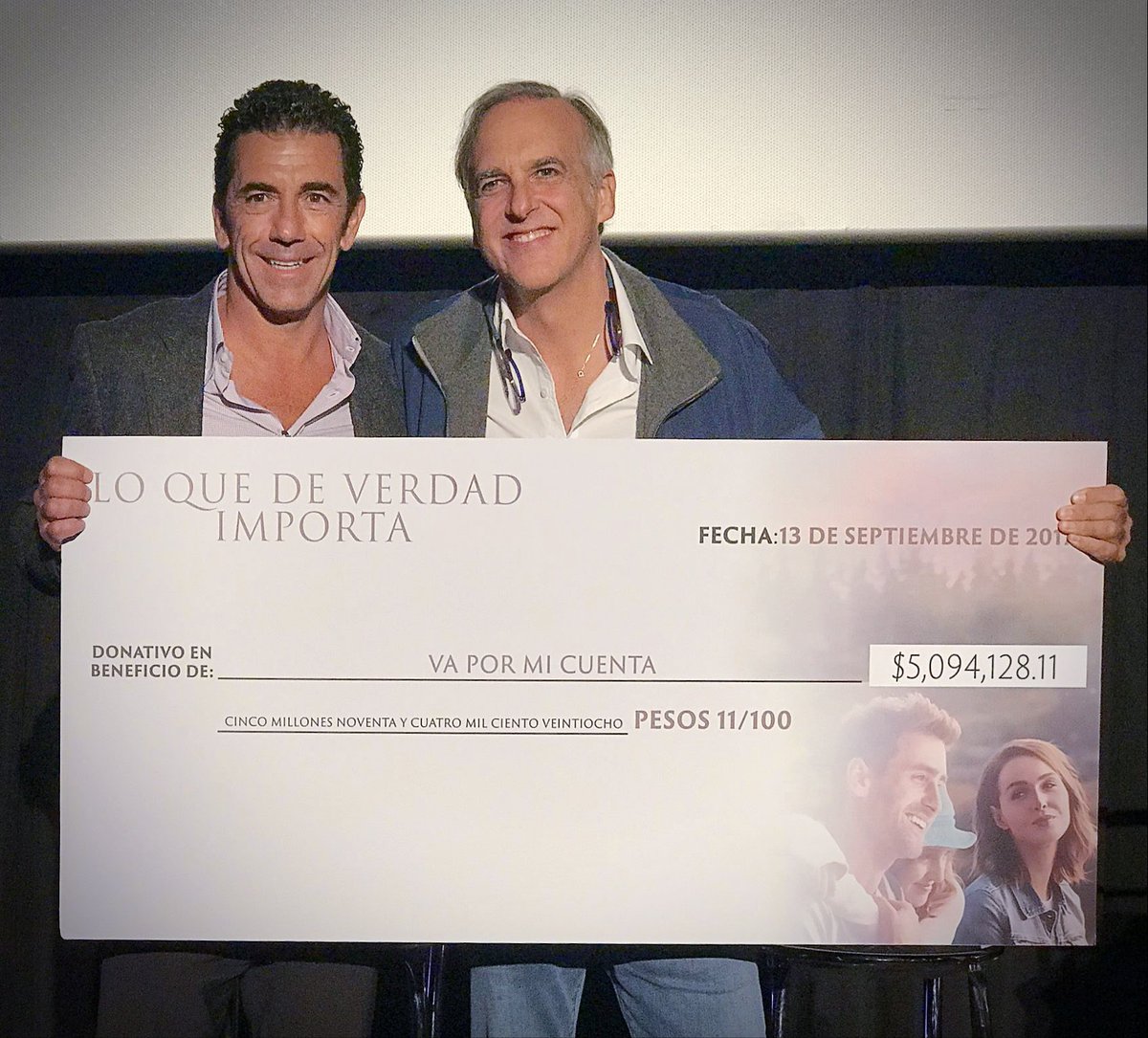 Ayer entregamos a @CasadelaAmistad y @VaXMiCuenta lo recaudado por la película. ¡Muchas gracias!
