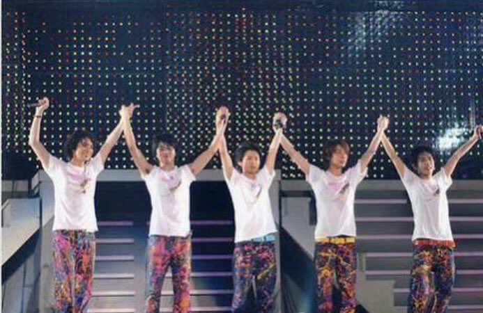 runrun2545's tweet photo. 嵐結成18周年おめでとう！
最近全然嵐追えてないけどずっと大好きなのは変わりません
いつまでもファンの癒しでいてください、応援してます☺
これからも付いていきまーーーす！ https://t.co/P08hL3JGsJ