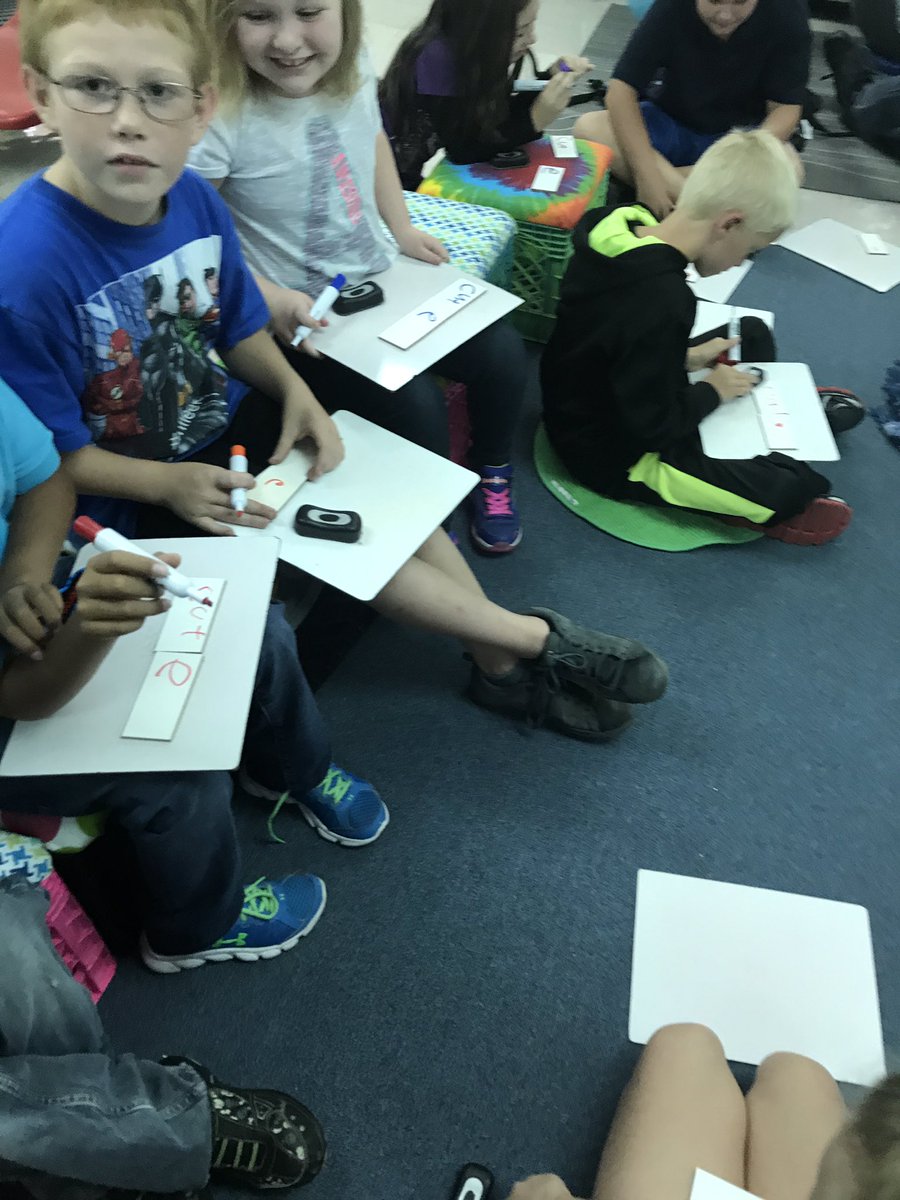 4thgradebrigade's tweet photo. Students learned a new syllable type and vowel sound by using syllaboards! @Edgewood_ES #makeithappen https://t.co/mtfs3idyQL