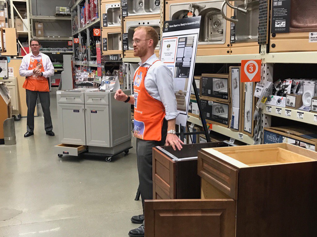 JulieGiattino's tweet image. D29 Team teaching and training in the Midwest Region! @Scott_Nappi @kelly_mayhall