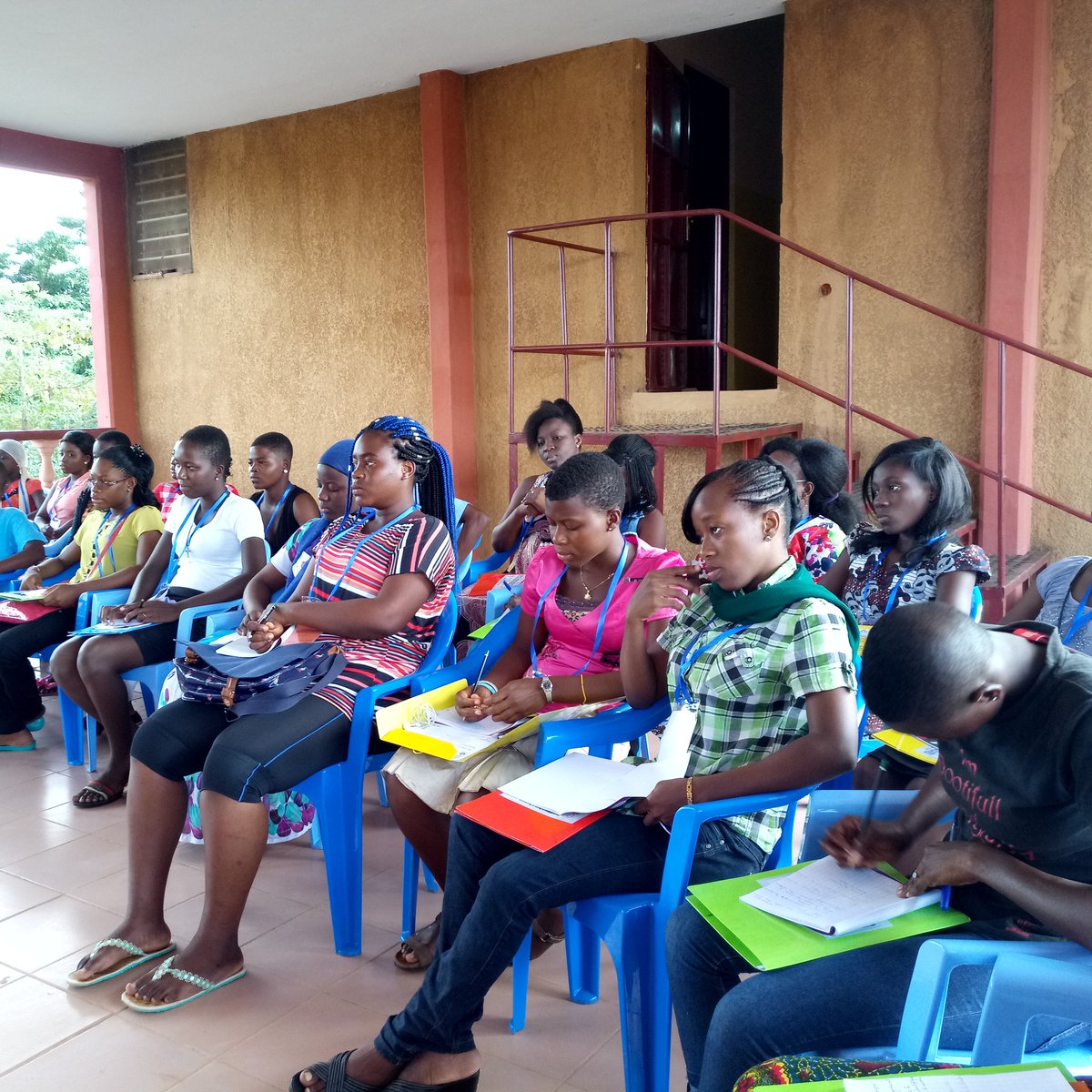 beauty_sodokin's tweet photo. Session en cours Echanges sur le theme: Citoyenneté mondiale
#campdesfilles
#nanascience https://t.co/3eWy2MQhsN