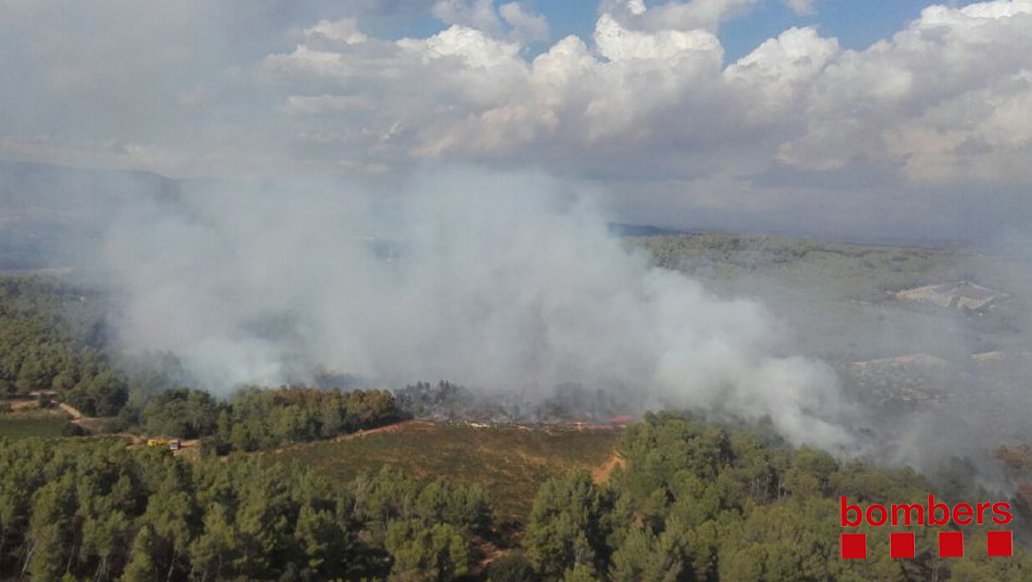 bomberscat's tweet photo. Imatges aèries #bomberscat de l'#IFSantMartíSarroca https://t.co/t8CEB26VBU