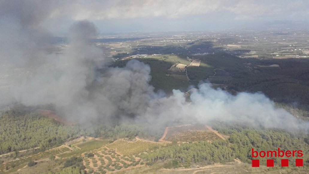 bomberscat's tweet photo. Imatges aèries #bomberscat de l'#IFSantMartíSarroca https://t.co/t8CEB26VBU