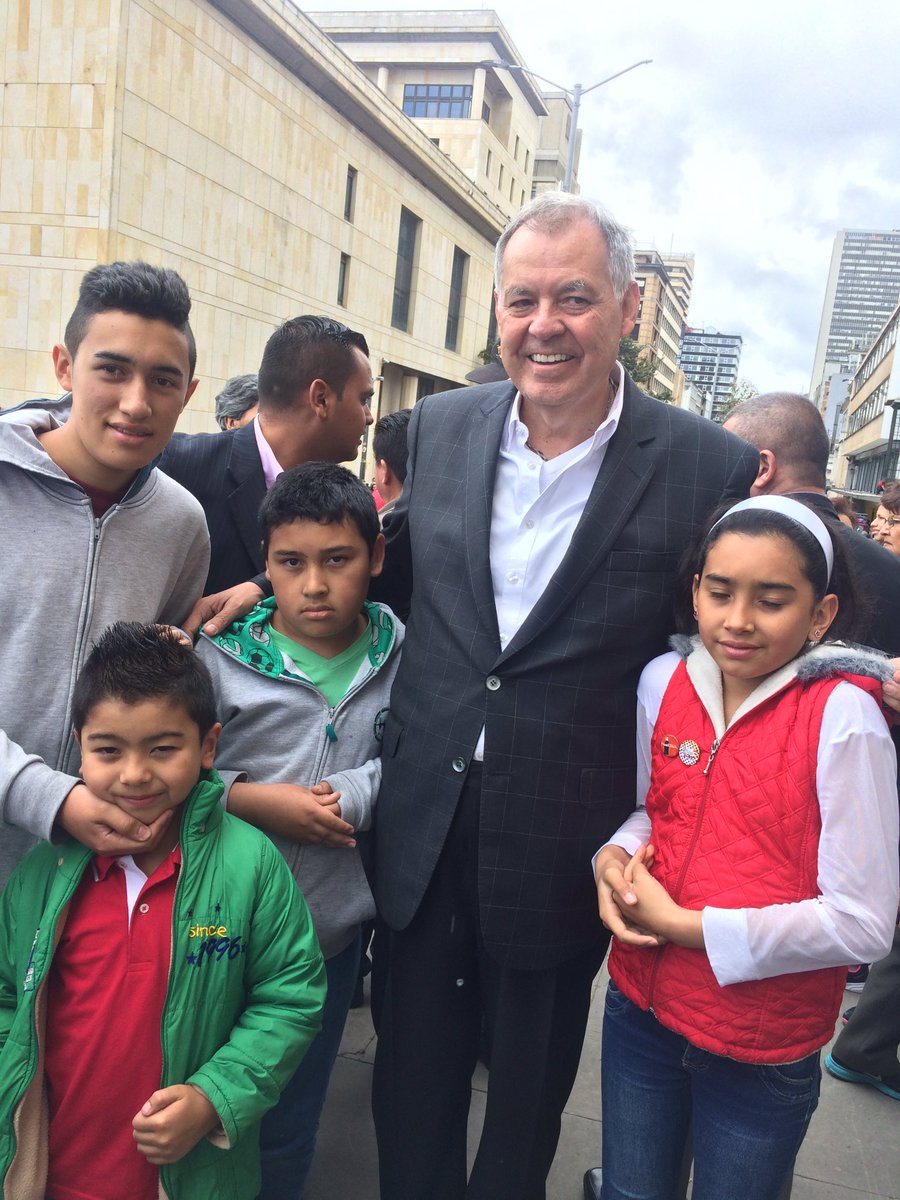 CiudadanosAOM's tweet photo. Un reconocimiento a los jóvenes con Ordóñez que hoy promueven el #tbt @A_OrdonezM siempre cercano a la niñez y a la juventud. https://t.co/Fx8prujVdY