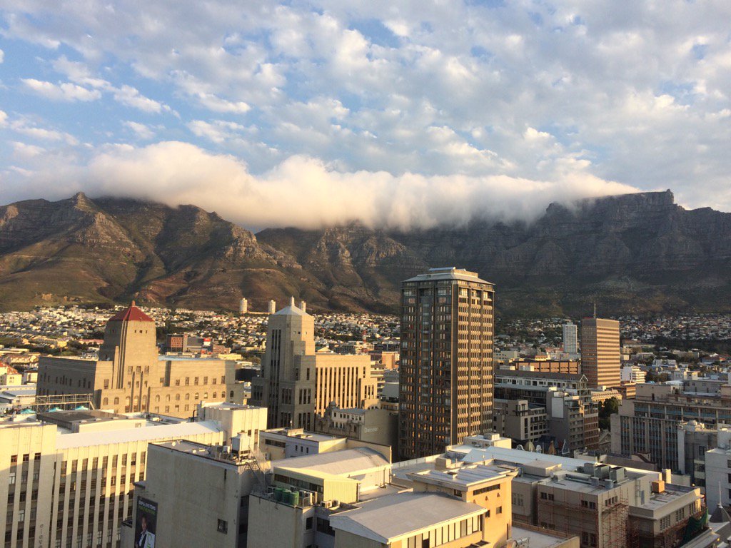 HelenRobertsOSL's tweet photo. Table Mountain has a cloth on it this evening. Final day of #LED2017CT tomorrow. Amazing luminescence & ESR science! https://t.co/MnymTp5T8b