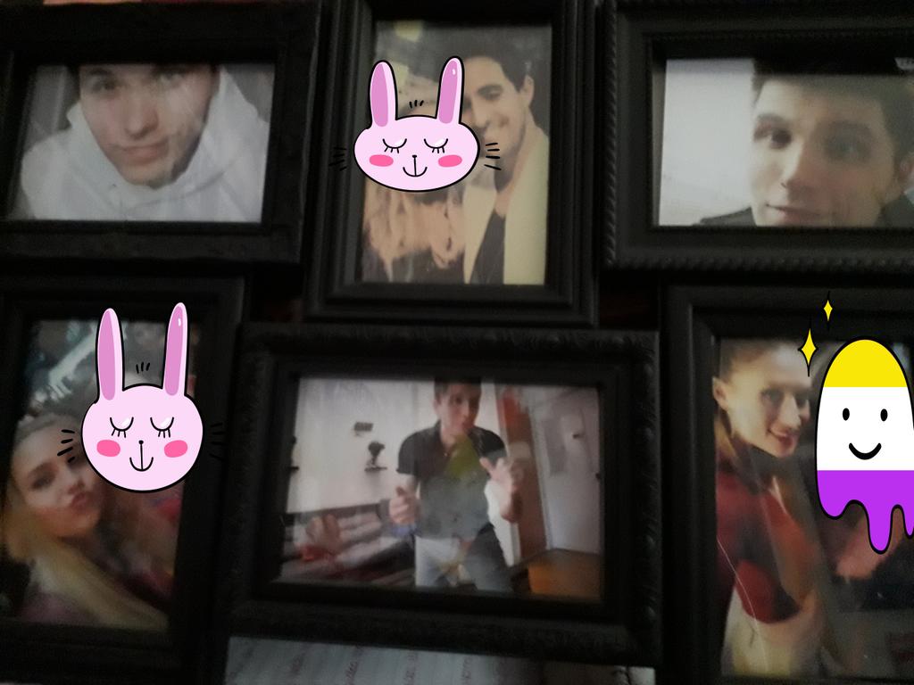 Laura3112_'s tweet photo. @Paluten Bei uns auch . Ich wünsche dir trotzdem einen tollen abend.! Ich habe gerade bilder von dir aufgehangen.wie gefällt es dir ? #Pdizzle 🤗 https://t.co/nPoG38ub2H