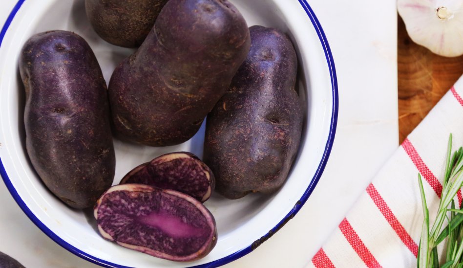 wearehipchips's tweet photo. The violetta potato has a delicate, sweet flavour at odds with its dark purple, nearly black colour #ComplexCarb https://t.co/jRp6jka5qV