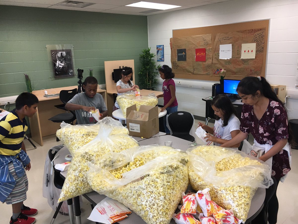 BadovinacL's tweet image. Grade 5 popcorn crew is getting all ready for @castleoaksps Fun Fair! Hope to see lots of families tonight. Fun starts at 4:30. #target500