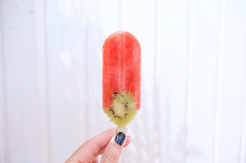 It's still ice cream time at #memmobaleeira - this looking good one is available at our pool bar 💙 Picture by Maria Guedes #memmohotels