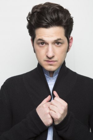 THR's tweet image. Exclusive: Ben Schwartz (@rejectedjokes) joins @KevinHart4real in 'Night School' thr.cm/GlLon1