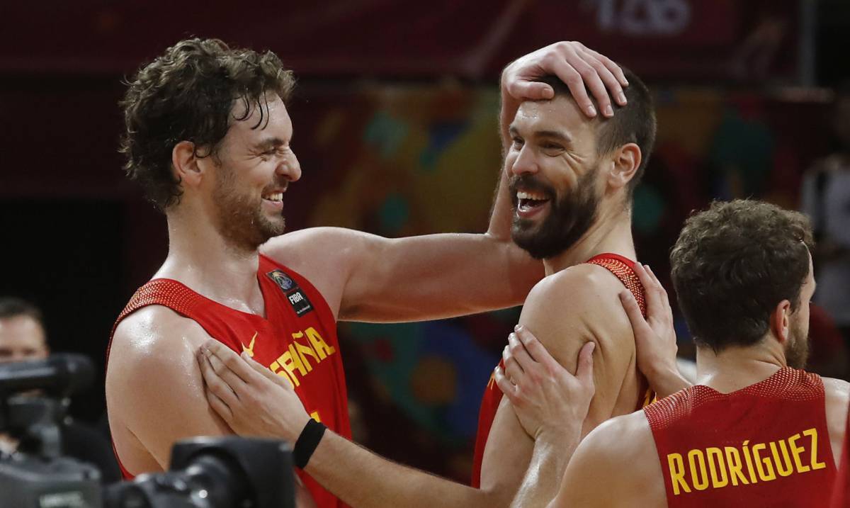 Hoy también queremos veros sonreír. La ÑBA se juega el pase a las semifinales del #EuroBasket2017. A las 20:30 🇪🇸 vs 🇸🇮 ¡Vamooos España! 💪💪💪