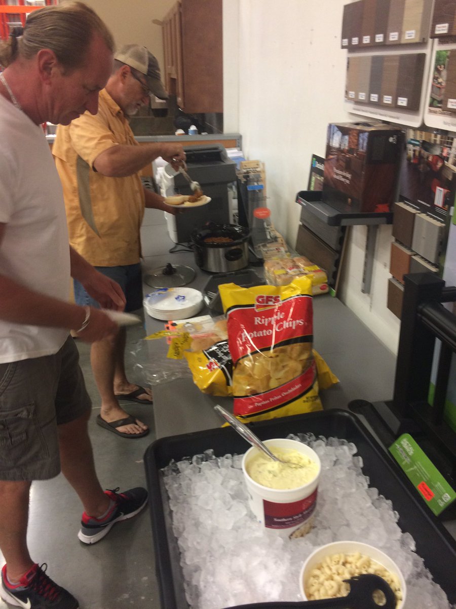 RyanSkuse's tweet photo. Celebrating pros with Food, credit &amp; vendors @2780 pro events! @BHomkes @BHomkes @chadgee1 @ErinJelley @jen6470 @RichardGoffer https://t.co/EJxViiJmQA