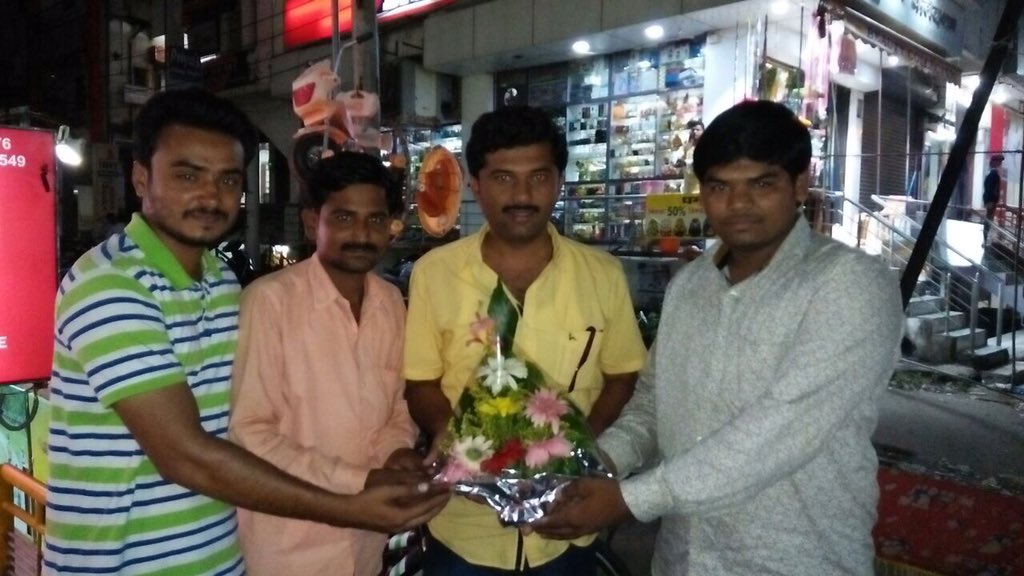 aslamshaikh04's tweet photo. आमचे मार्गदर्शक मैत्री चे बादशाह महेबुब भाई शेख यांची राष्ट्रवादी युवक क्रांगेस च्या प्रदेश उप अध्यक्ष पदी निवड झाल्या शुभेच्छा देतांना https://t.co/XHcwUwAsma