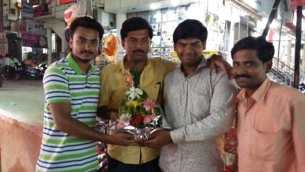 aslamshaikh04's tweet photo. आमचे मार्गदर्शक मैत्री चे बादशाह महेबुब भाई शेख यांची राष्ट्रवादी युवक क्रांगेस च्या प्रदेश उप अध्यक्ष पदी निवड झाल्या शुभेच्छा देतांना https://t.co/XHcwUwAsma