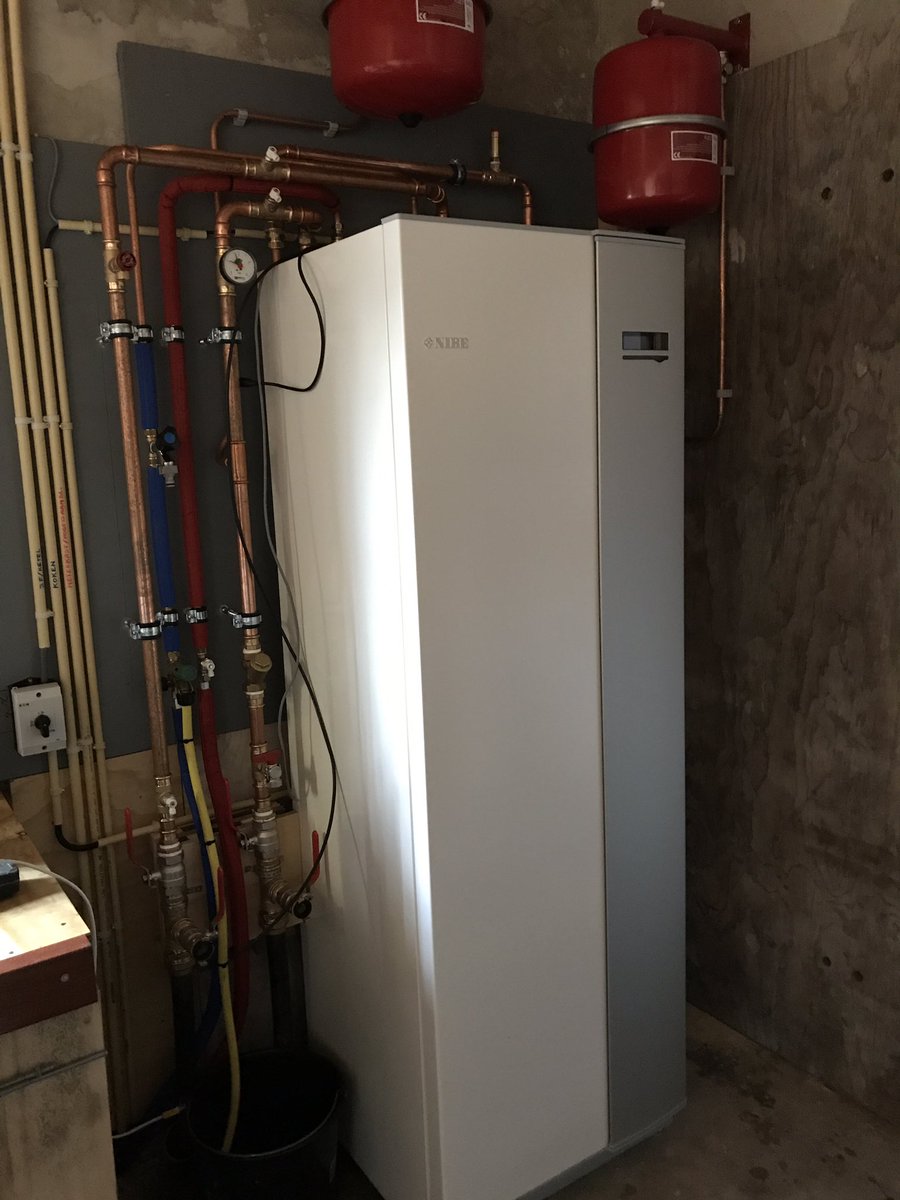 Vandaag Ameland weer een stukje duurzamer gemaakt met een aard warmtepomp van Huisman Warmtetechniek
