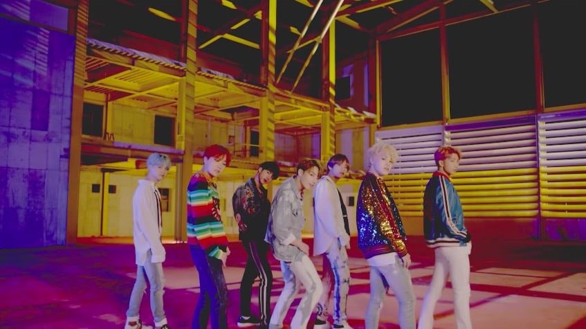 sukanyamjee's tweet photo. Just a little footwork..that's all it took to kill us.. Why @BTS_twt whhhhhyyyyy?😍😩😱🤩💘#BTSDNA #DNABTS https://t.co/8Q9fT2Syt7