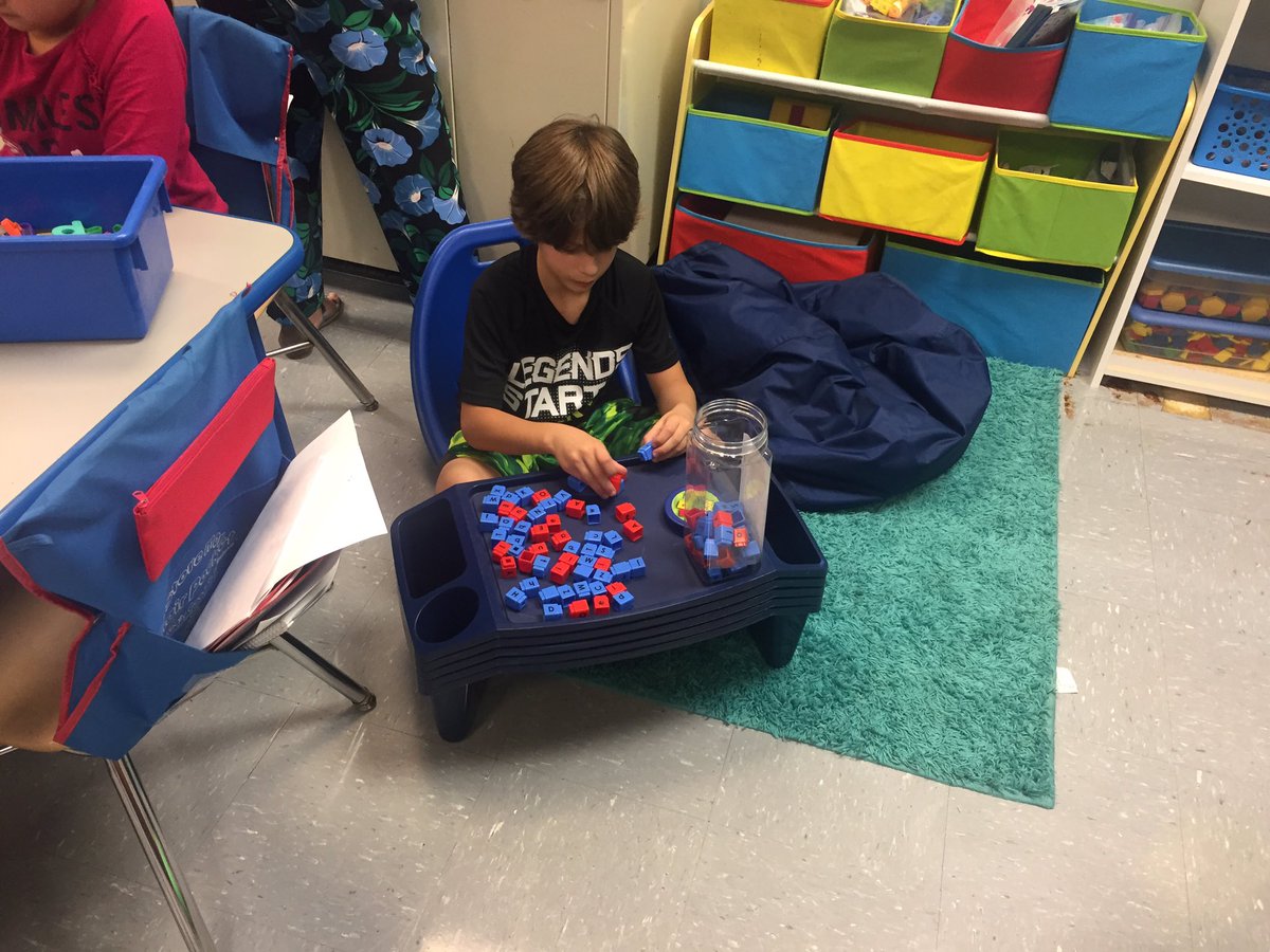 jenny_krush's tweet photo. 3 of our Daily 5 places are up and running! Practicing Read to Self, Read to a friend, and Word Work! Great work! @Hillcrest_BCPS https://t.co/0hJPVGo06d
