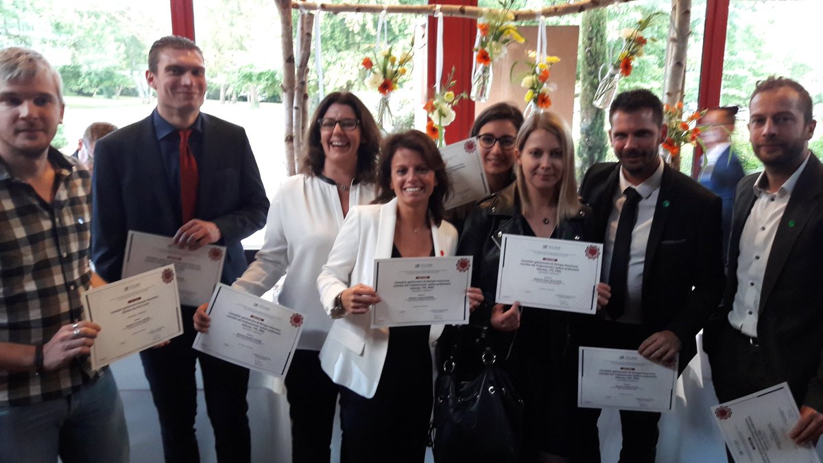 nadphotocom's tweet photo. Nouveauté 2017: une remise de diplome @IFCAM en main propre @ca_centrest #Evenement #Felicitations #diplomes #banque #formation https://t.co/kEoqXPbORf