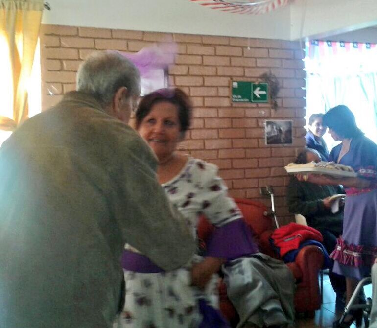 CONAPRAN's tweet photo. #Iquique: Residentes del Hogar "Águilas Blancas" celebraron #FiestasPatrias junto a voluntarias de #CONAPRAN 👴🏻👵🏻🇨🇱 https://t.co/TQd7FGLF0e