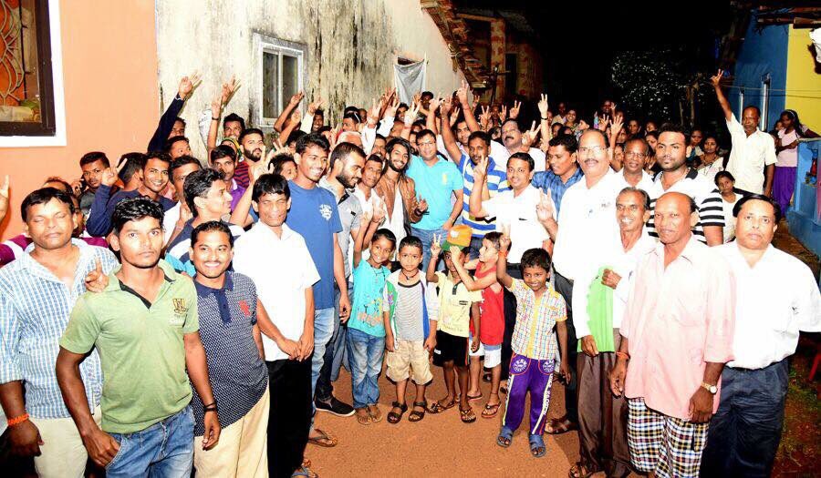 visrane's tweet image. Happy moments with our people from pal wada #Usgaon - really very grateful to them for their support and affection.