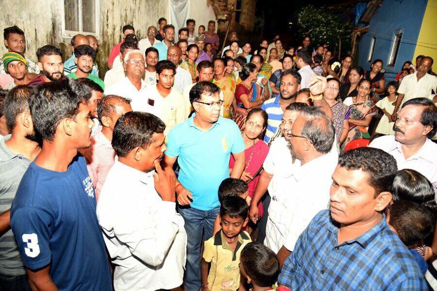 visrane's tweet image. Happy moments with our people from pal wada #Usgaon - really very grateful to them for their support and affection.