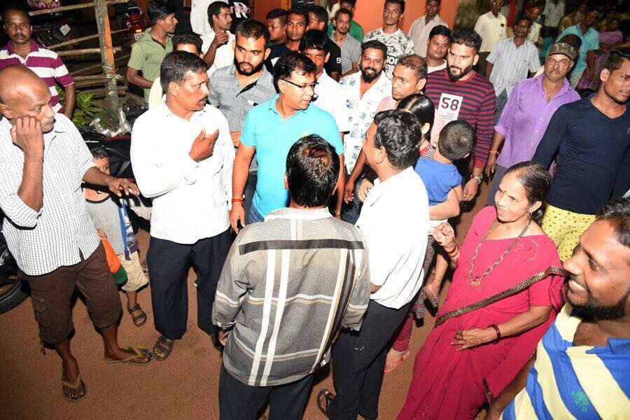 visrane's tweet image. Happy moments with our people from pal wada #Usgaon - really very grateful to them for their support and affection.