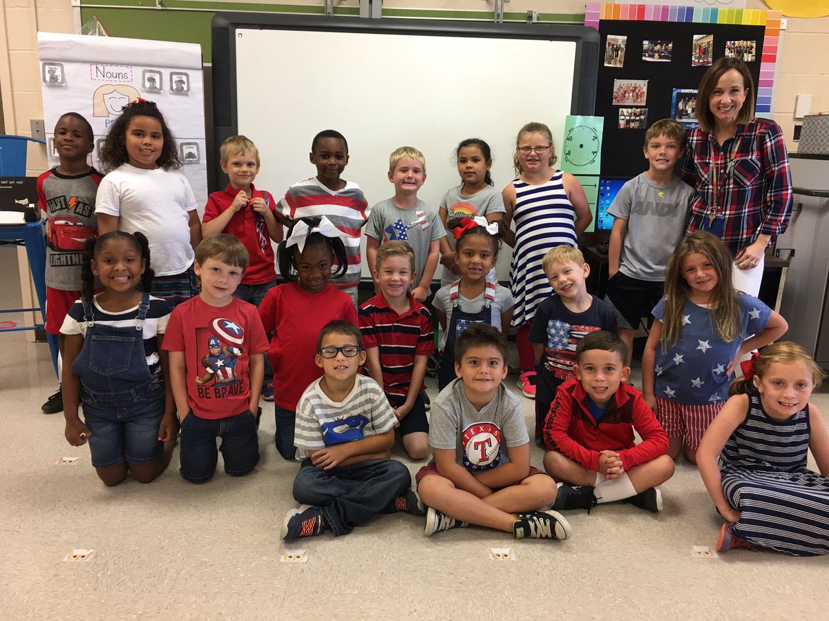happyraycampers's tweet photo. Mrs. Ray's happy campers have loved Homecoming week!💙💛#sulsprisd https://t.co/SQk6xTrpmv