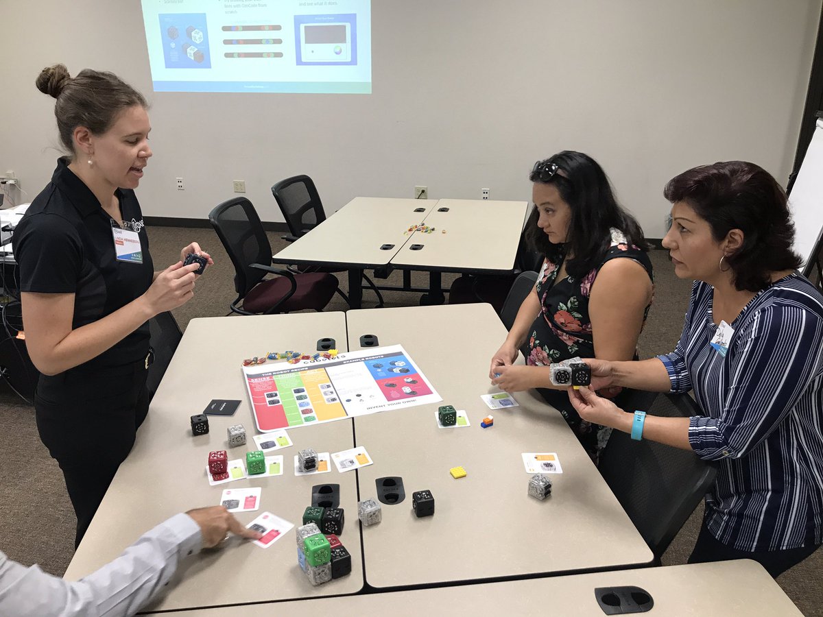 LizLoether's tweet photo. Learning robots @CajonValleyUSD #troxstemplayground https://t.co/lQOWGkh3Yr