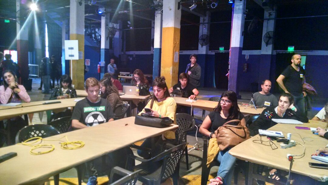 DataConcepcion's tweet photo. #DCMediaParty #TrackPoderosas ¡Ya arranca! #Workshop Elecciones 2.0: @sol_arreguez analiza el rol de las redes durante las votaciones. https://t.co/JNXWhBvCev