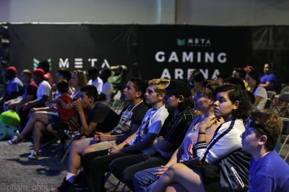 pham_photo's tweet photo. I'm so used to seeing the same faces at gaming events. Refreshing to see more families, and people who have never heard of esports. #LACF https://t.co/F8eEdDXyi6