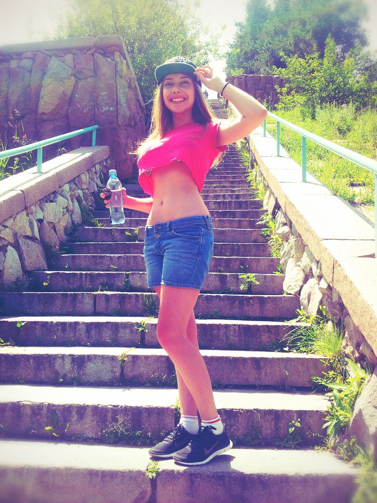 IncestuosaX's tweet photo. ✨Con camiseta corta una simple salida al parque ,se puede volver excitante😈💙🔆 Mi tío me tomó la foto queriendo ver mas😻💋 https://t.co/oR9XXDJcue