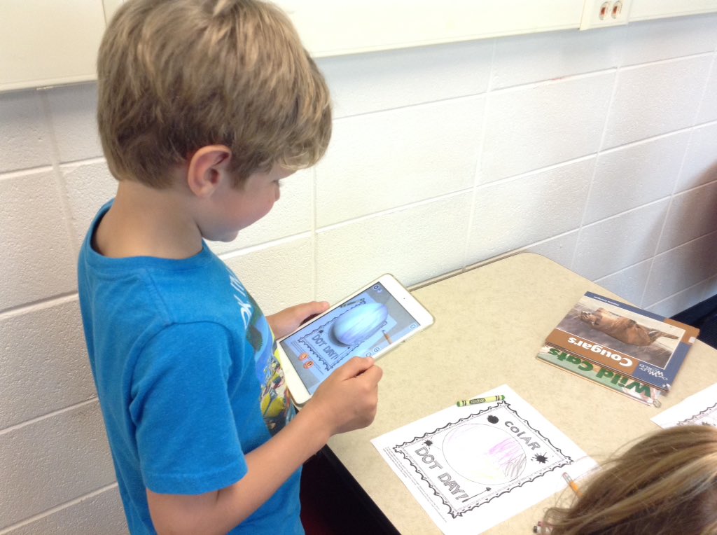 <a href="/MrsVpeirce/">Victoria Peirce</a> class exploring <a href="/quivervision/">QuiverVision</a> for #DotDay ! So much fun! #cherokeeinspires