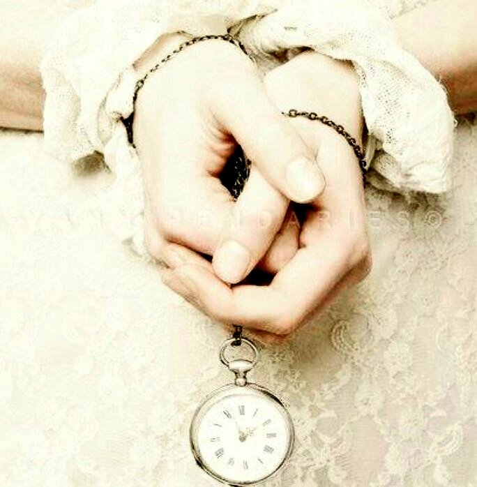 Sessize alınmak gibiydi
Görülmemek..
Duyulmamak...
En acısıda
Hissedilmemek...!