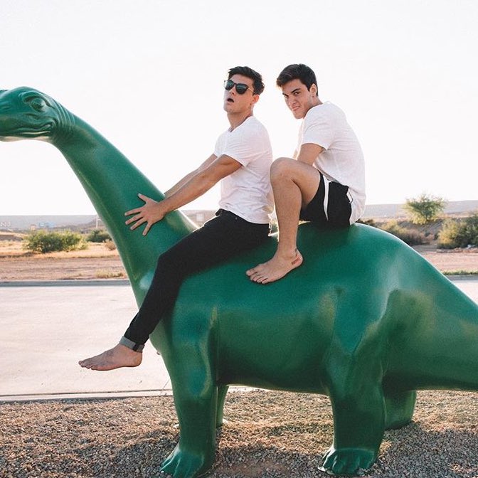 FEELlNGWHITNEY's tweet image. rt or bad luck #DolanForStreamys