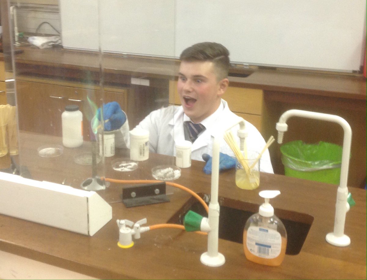 MarinoScience's tweet photo. Big and little kids having fun @MarinoCollege open evening! https://t.co/cxIlOVtpgG
