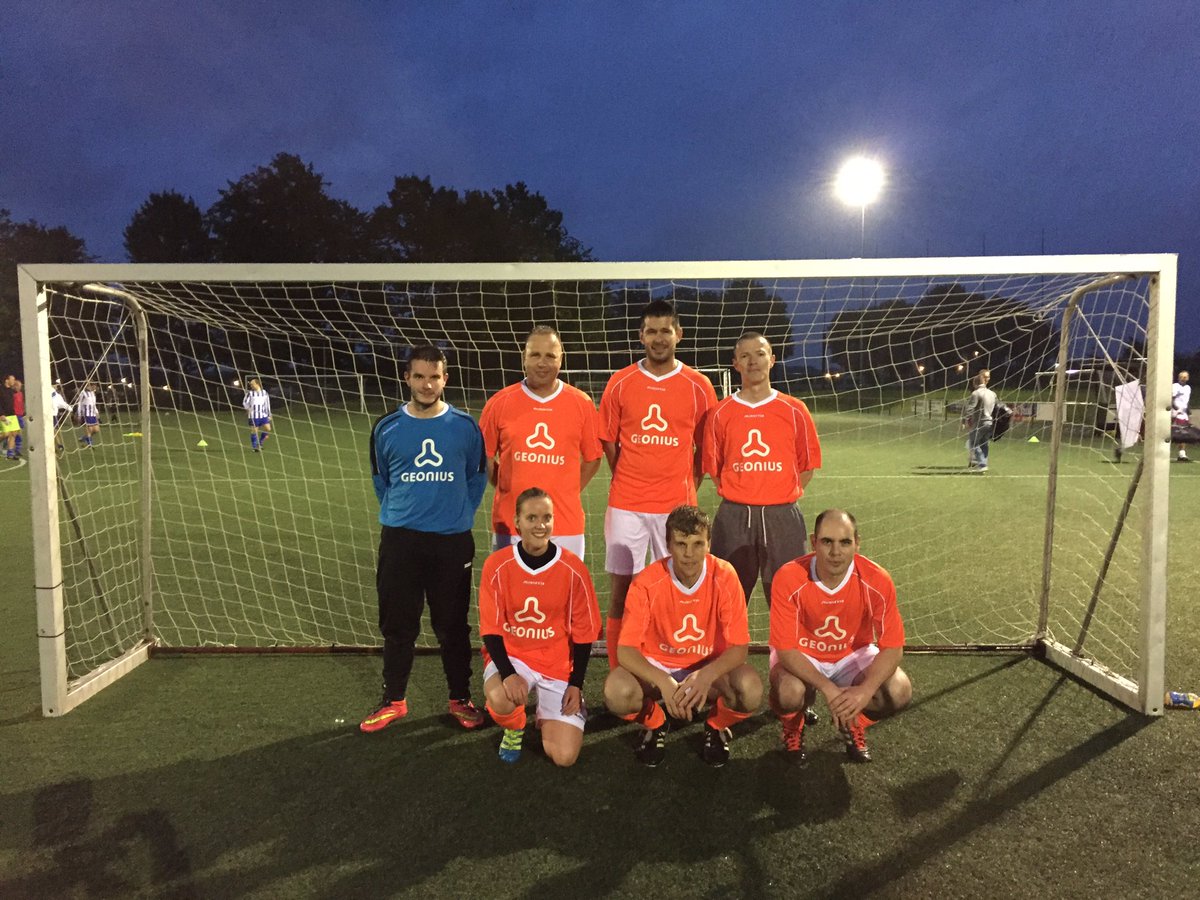 GeoniusEU's tweet photo. @ContinuNL toernooi. Helaas niet door naar de finales maar dat mag de pret niet drukken!....en het enige team met een dame 💪🏼👊🏼 https://t.co/TtQRfA7mzP
