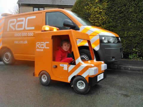 Ambassador_RAC's tweet image. #tbt The mini @TheRAC_UK van from our xmas Tv advert a few years ago having its annual service and road test 😂
