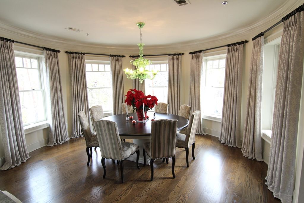 NFDrapery's tweet photo. We worked hard to give this room balance by adding horizontal rods and vertical drapes. #design #instadesign #thehappyhome  #interiors https://t.co/7PFWxHEG2Q