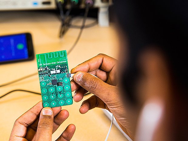 DailyCellPhones's tweet image. This battery-free #cellphone runs on light and radio waves tcrn.ch/2h3fjub