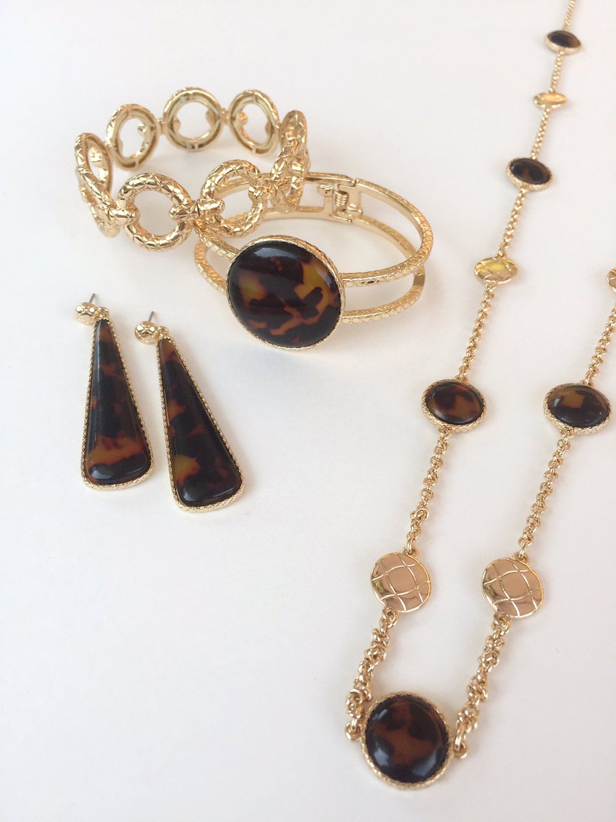 RomanSunstone's tweet photo. It's hot and muggy today but we're already mentally preparing for fall.. the season this collection was practically MADE for. #ootd #wiw https://t.co/uuZlZe6lJ3