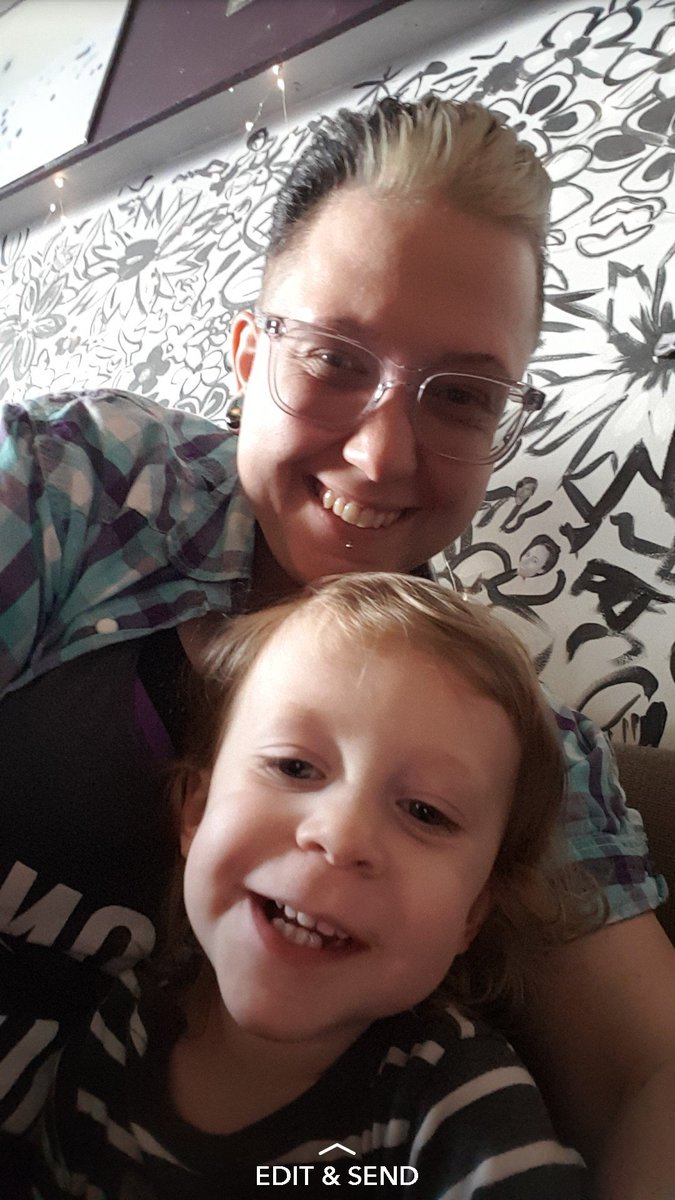 sexwithredrobin's tweet photo. My lunch date @TheWallflower <3
#Calvintime #mylittlebear https://t.co/9aBru3wRpm