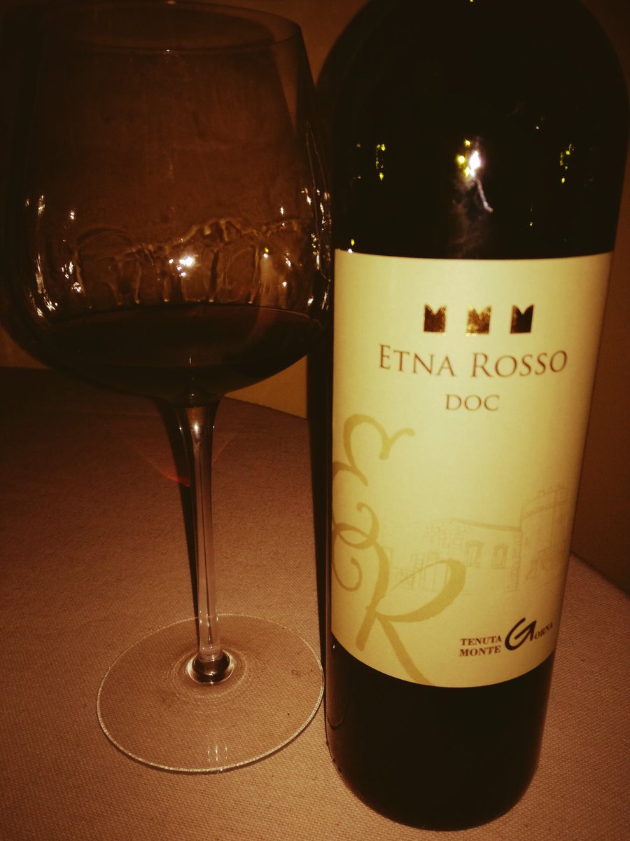 Che buono l'Etna rosso 2012 di Monte Gorna! #wine Aromi selvatici e pietrosi e un frutto succoso pieno di sapore e ben teso. <a href="/MonteGorna/">Tenuta Monte Gorna</a>