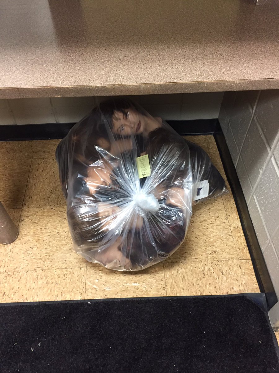 collins6HCPS's tweet photo. Bag of heads check! #onlyatTECH @TechAuthen https://t.co/9dI1bEgcuT