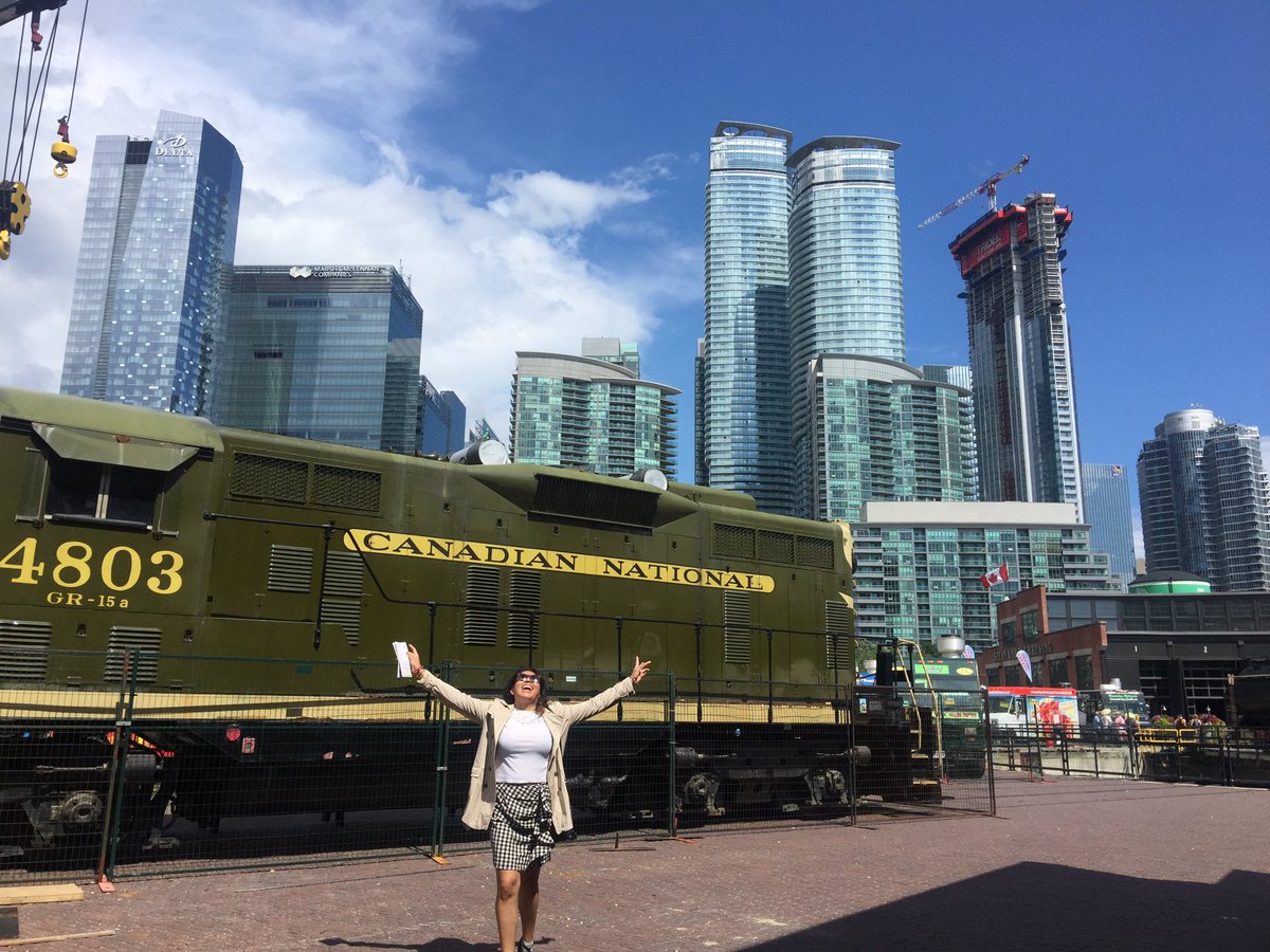 CarocLine's tweet photo. Gracias Dios! #viaje #toronto #canada #verano #summer #carolmirez #feliz #mexicana ✈️👌🏽✨ https://t.co/SUY8NcxCzE