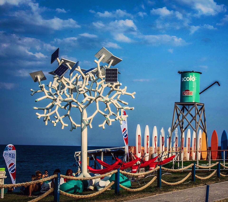 LFCMarinho's tweet image. Because it's summer! 🌞
#vtree #vtreesolar #solartree #braga #lisbon #bucharest #berlin #barcelona #design #iot #SmartMobility