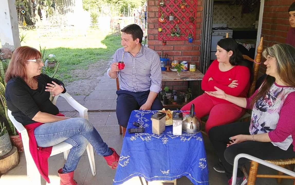 GerardoJazmin's tweet photo. Junto con Nelly Ester Cordoba integrante de #Alternativa visitamos a Angeles,vecina de la localidad de Hernandez https://t.co/IMgLG8F9St